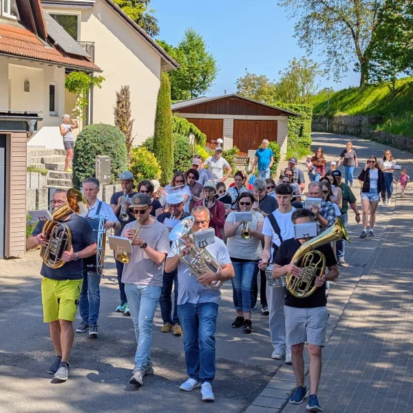 Maiwecken 2026: Mit Marschmusik durch die Straßen